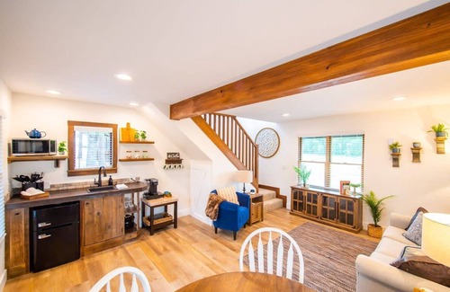 Elm Mott House | The Nuthatch Cabin 15 MIN to Magnolia Baylor