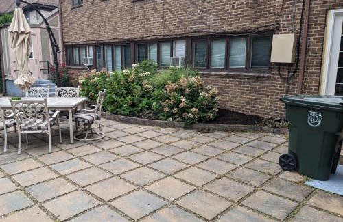 Jamestown Bed & Breakfast | The Oaks B&B Hotel and Spiritual Center