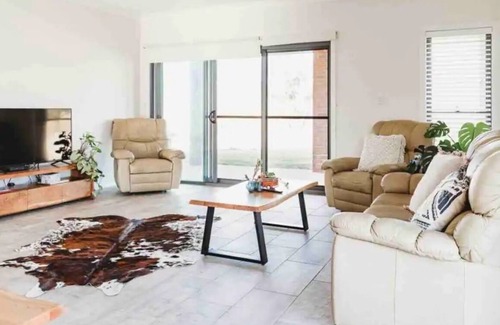 Canowindra Other | The Oaks Country Getaway