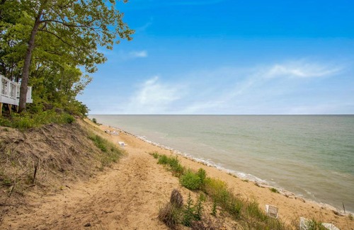 New Buffalo House | The Oasis at Forest Beach