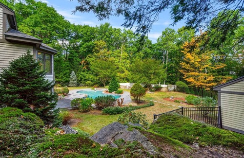 Gilford Apartment | `The Oasis` Pool/Hot tub/Game-Room/Ski/Sleeps 18