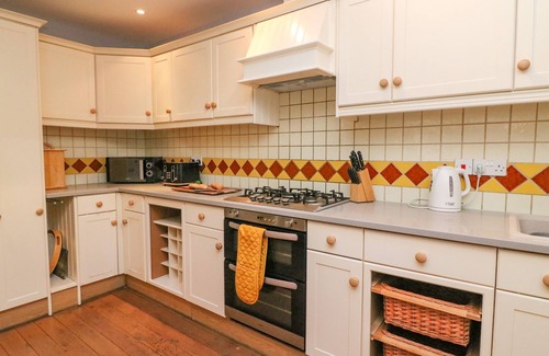 Weymouth Cottage | THE OAST HOUSE, family friendly in Brewers Quay Harbour