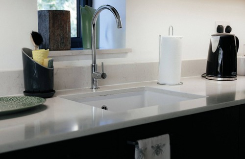 Dorking Cottage | THE OBSERVATORY ANNEXE, pet friendly, with a garden in Dorking