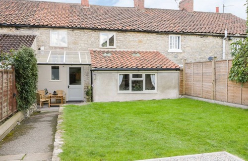 Pickering Cottage | THE OLD CARTWAY, pet friendly, with open fire in Pickering