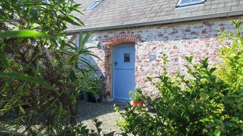 Pembroke House | The Old Cowshed - Swallows Cottage