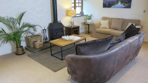 Pembroke House | The Old Cowshed - Swallows Cottage