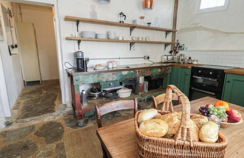 Bridport Cottage | THE OLD FLAX SHOP, pet friendly, with open fire in Bridport