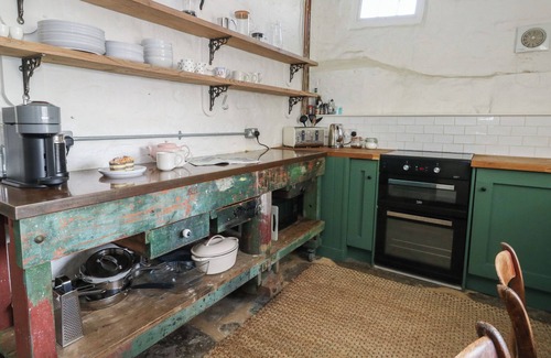 Bridport Cottage | THE OLD FLAX SHOP, pet friendly, with open fire in Bridport