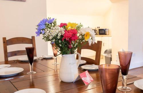 Godmanchester House | The Old Hay Barn - Games Room, Gym, Sleeps 8