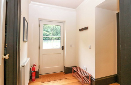 Aberargie Cottage | THE OLD LAUNDRY COTTAGE, pet friendly, with a garden in Perth