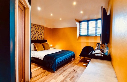 Box House | The Old Lodge