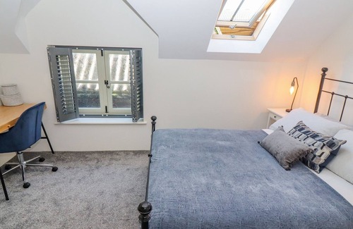 Chippenham Cottage | THE OLD PARLOUR, pet friendly, with open fire in Christian Malford