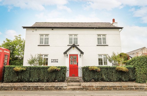 Penybont Cottage | THE OLD POST OFFICE, pet friendly, with hot tub in Llandrindod Wells