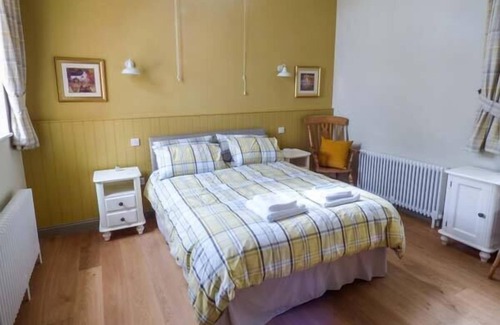 Hatton Cottage | THE OLD SCHOOL, family friendly in Hatton, Lincolnshire