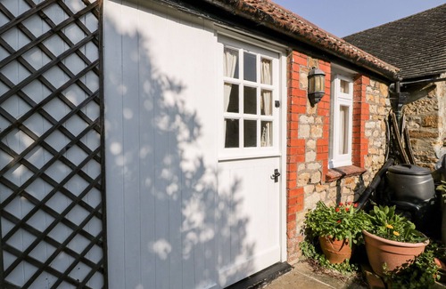 Sherborne Apartment | THE OLD STABLE, pet friendly, character holiday cottage in Sherborne