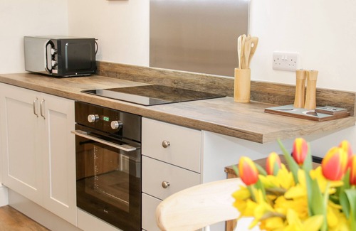 Henryd Cottage | THE OLD STABLE, with hot tub in Conwy