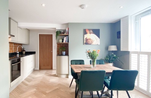 Dartmouth Apartment | The Old Stables - Luxury Dartmouth town centre apartment w/parking permit