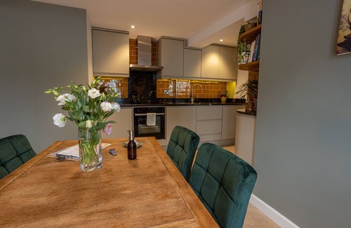 Dartmouth Apartment | The Old Stables - Luxury Dartmouth town centre apartment w/parking permit
