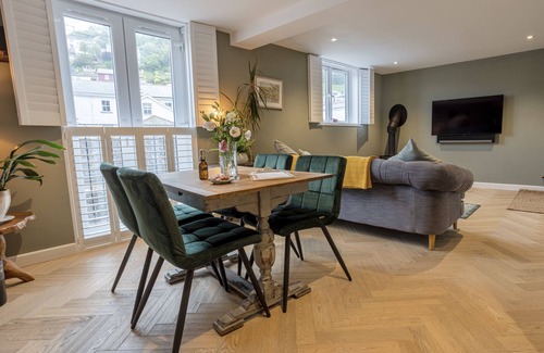 Dartmouth Apartment | The Old Stables - Luxury Dartmouth town centre apartment w/parking permit