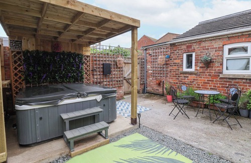 Withernsea Cottage | THE OLD STATION HOUSE, pet friendly, with hot tub in Withernsea