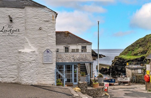 Portloe House | The Old Store by Interhome