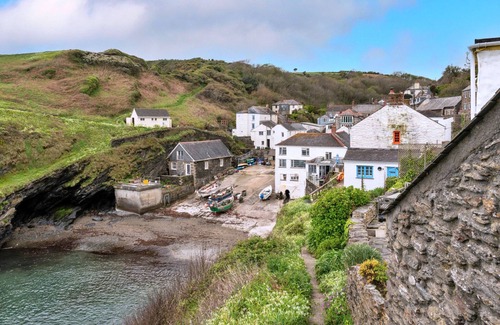 Portloe House | The Old Store by Interhome