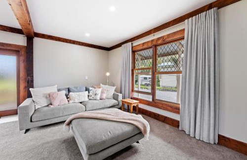 Hunua House | The Olde Store - Hunua Holiday Home