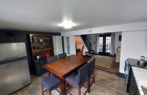 East Granby House | The Olde Tobacco Barn - East Granby close to airport, restaurants & things to do