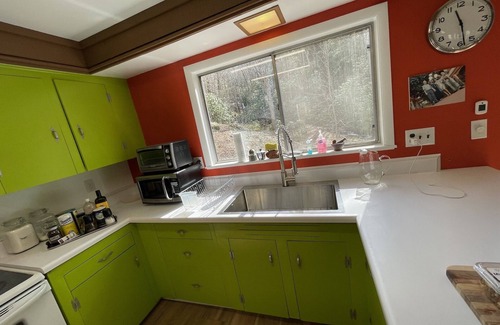 Andrews House | The Orange House, Your Creekside Mountain Getaway!