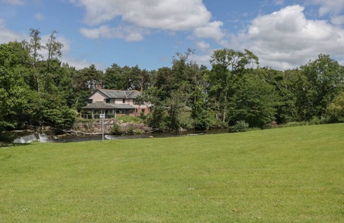 Eamont Bridge Cottage | THE ORCHARD OUTLOOK AT EAMONT PARK, with a garden in Penrith