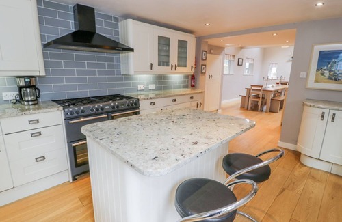 Llanengan Cottage | THE ORCHARD, pet friendly, with hot tub in Abersoch