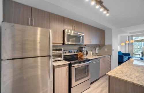 Alexandra Park Hotel | The Orient - Spectacular CN Tower Views