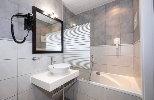 Guebwiller Hotel | The Originals City, Hôtel de l'Ange, Guebwiller