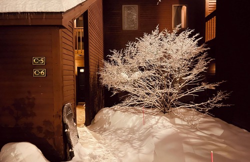 Ludlow Condo | THE OTTO: A Warm + Cozy Ski In Ski Out Lodge