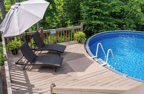 Mountain Pine House | The Ouachita Hideaway - POOL! - Entertaining deck! - 2 living areas - Ping Pong