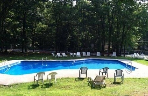 Hickory Hills Cabin | The Outdoors Are Calling so Stay At The Acorn Cottage!
