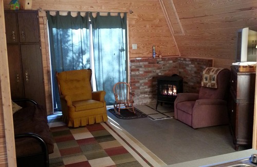 Hickory Hills Cabin | The Outdoors Are Calling so Stay At The Acorn Cottage!