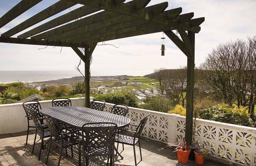Port-Eynon House | The Outlook - Five Bedroom House, Sleeps 8