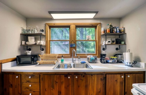 Vilas House | The Outpost – Creekside Charm Near Boone!
