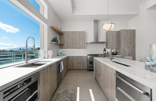Yucca Valley House | The Overlook by Fieldtrip | 7 Bd Modern Luxury with Infinity Pool & Views
