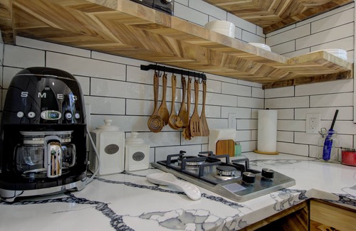Lake Luzerne-Hadley House | The Owl's Nest Tiny Home - Pet Friendly