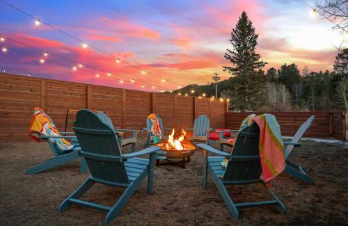 Custer Apartment | The Paddle House - Hot Tub & Fire Pit Stay