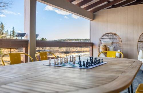 Custer Apartment | The Paddle House - Hot Tub & Fire Pit Stay