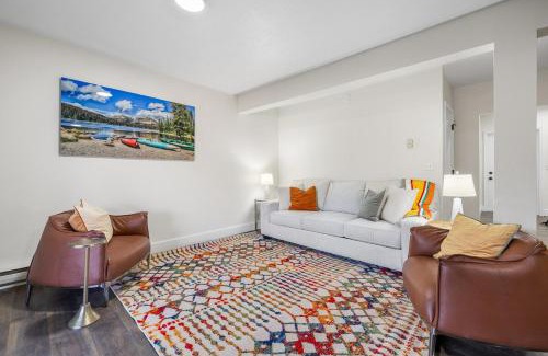 Custer Apartment | The Paddle House - Hot Tub & Fire Pit Stay