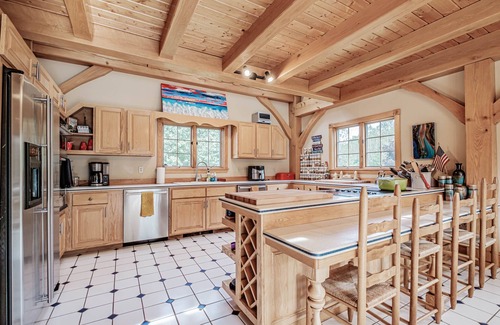 Bethel House | The Paddle House: Riverfront, Rafts, Ultimate Game Room, Hot Tub, Yard Games!