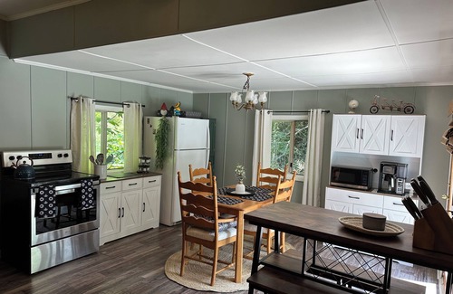 Kellysville House | The Palace of Dreams – Secluded Cabin on 68 Private Acres