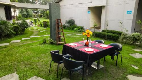 Bhagtpura Hotel | The Palm Pool Resort, Bhimtal