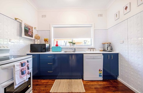 Dubbo House | The Palmer Cove - Stylish, Central