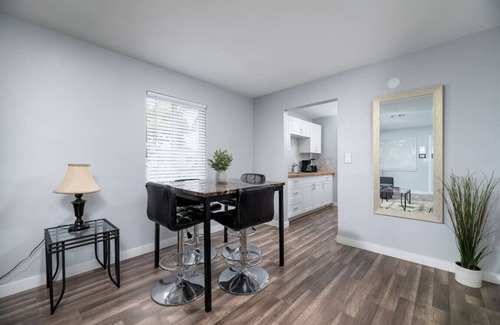 Middle River Terrace Apartment | The Palms @ Middle River Terrace #1