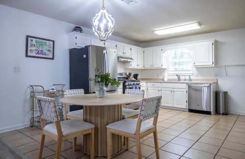 Oxford House | The Pappy, Discounted rate for S. Carolina game!